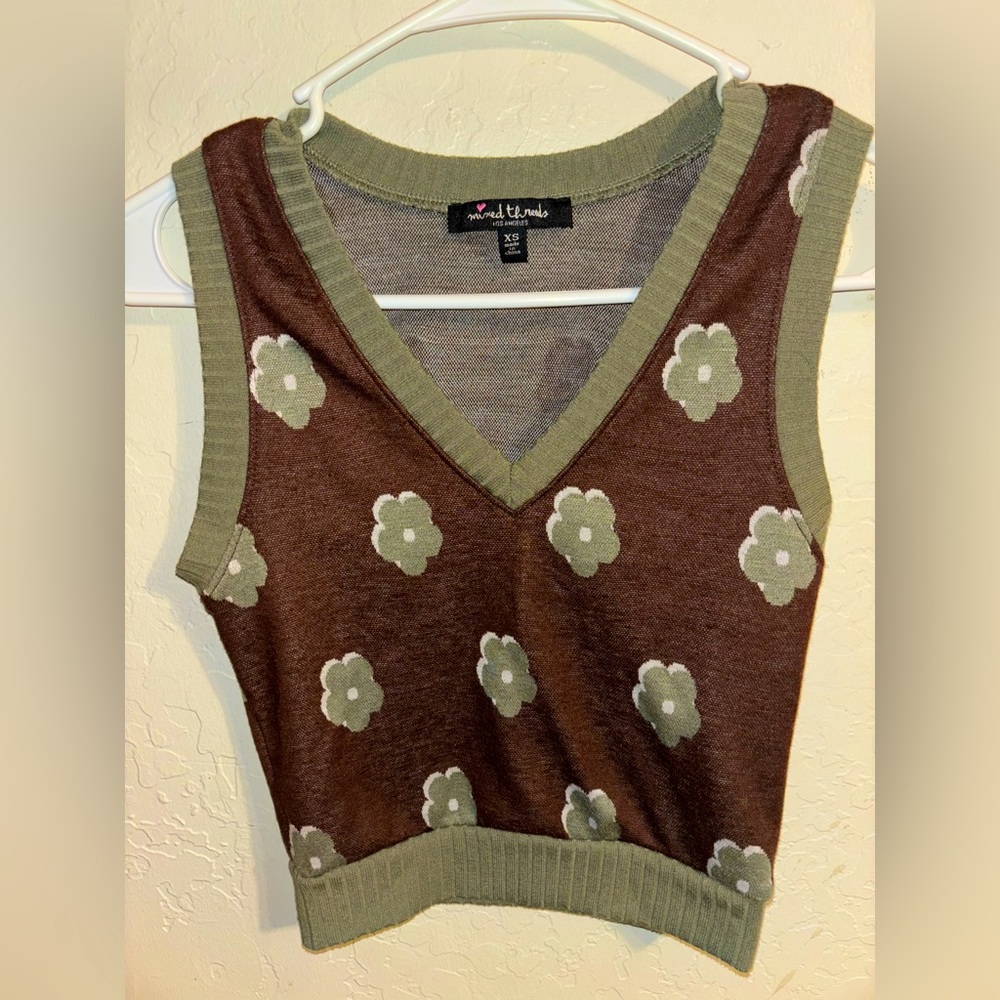 EXTRA SMALL Women’s Mixed Threads crop-top
